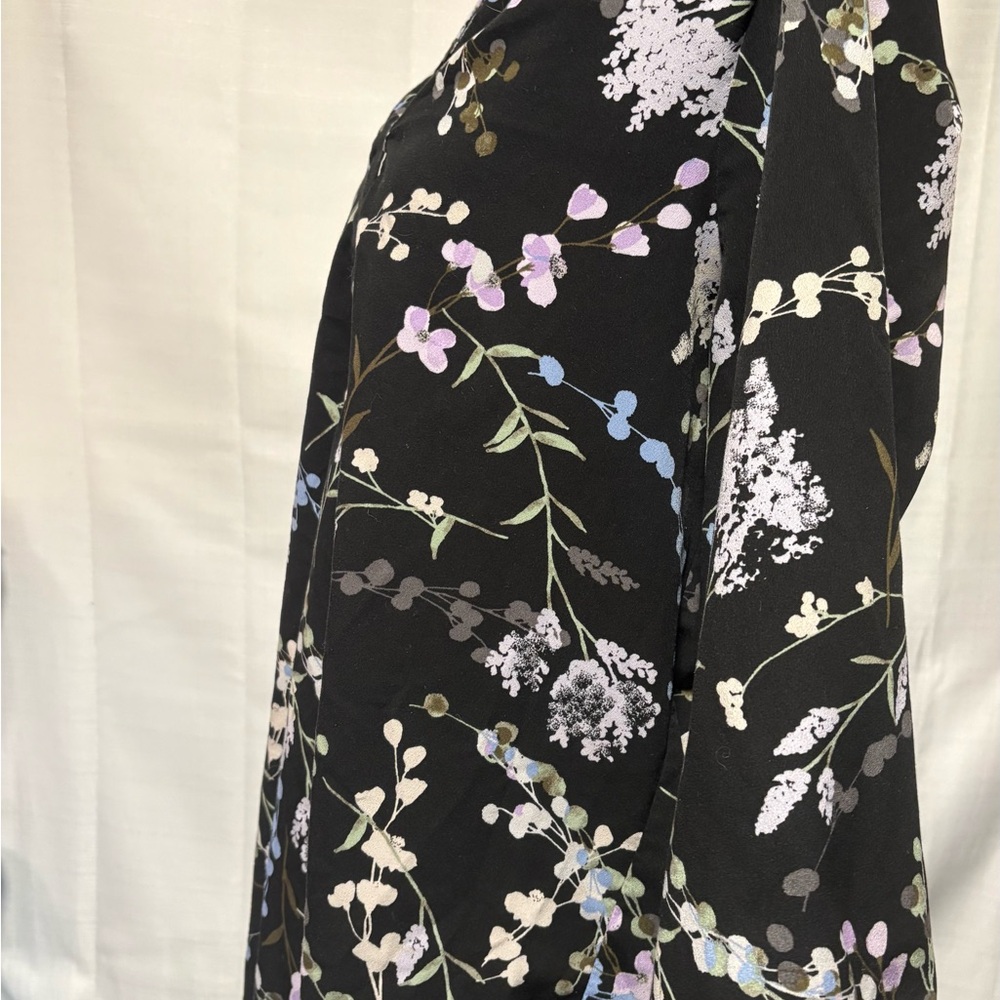 Floral V-Neck Blouse - Black - Picture 3 of 12